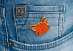 Charming Lofi-style cat pin showcasing a cute cat with a laid-back, mellow expression. Ideal accessory for cat lovers and enthusiasts of the Lofi aesthetic.